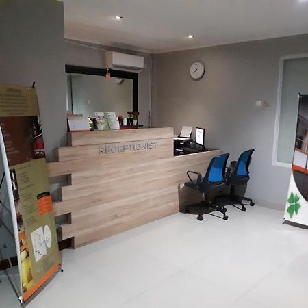 Melody Guest House Cilegon Esterno foto